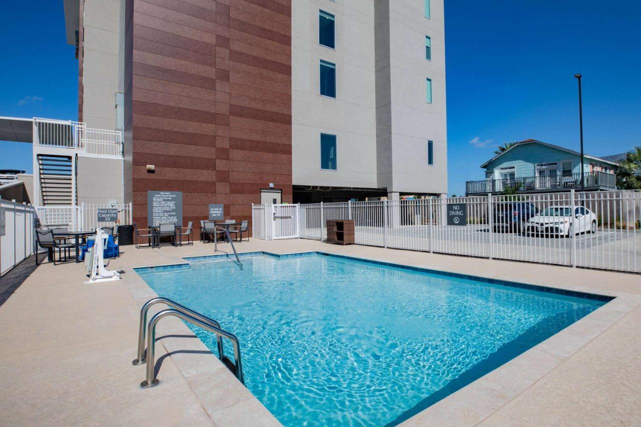 La Quinta Inn & Suites By Wyndham Galveston North At I-45 Экстерьер фото