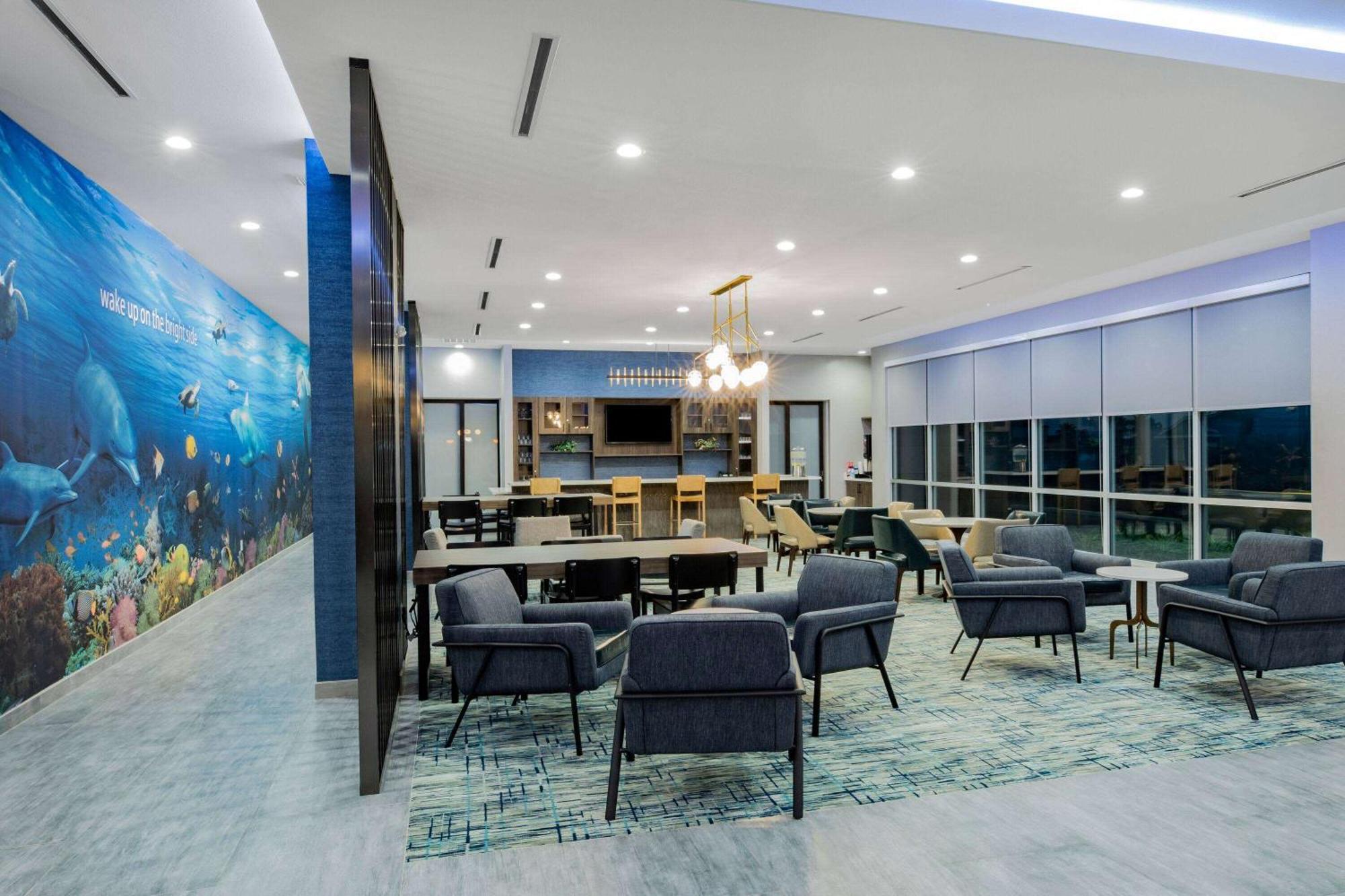 La Quinta Inn & Suites By Wyndham Galveston North At I-45 Экстерьер фото