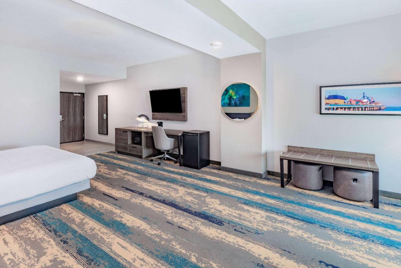 La Quinta Inn & Suites By Wyndham Galveston North At I-45 Экстерьер фото