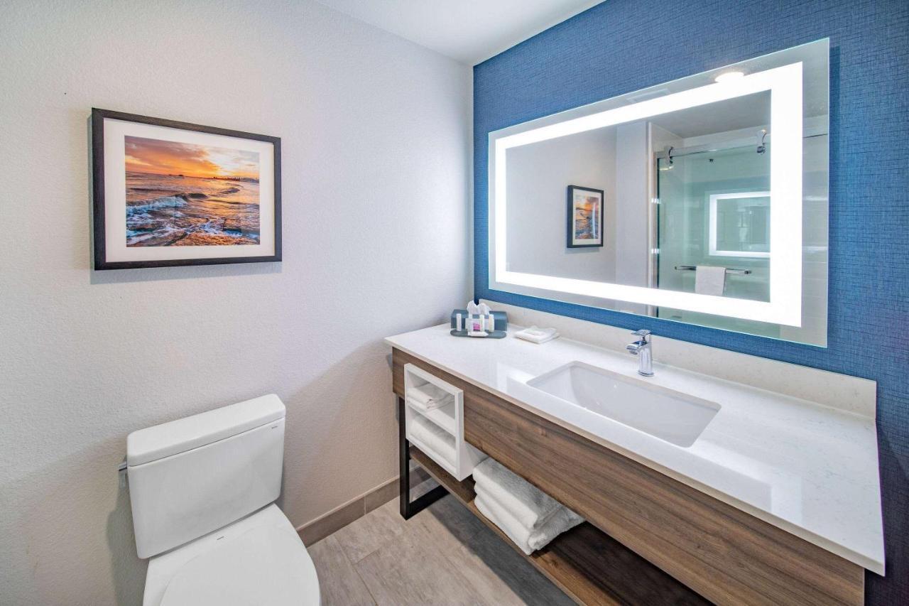 La Quinta Inn & Suites By Wyndham Galveston North At I-45 Экстерьер фото