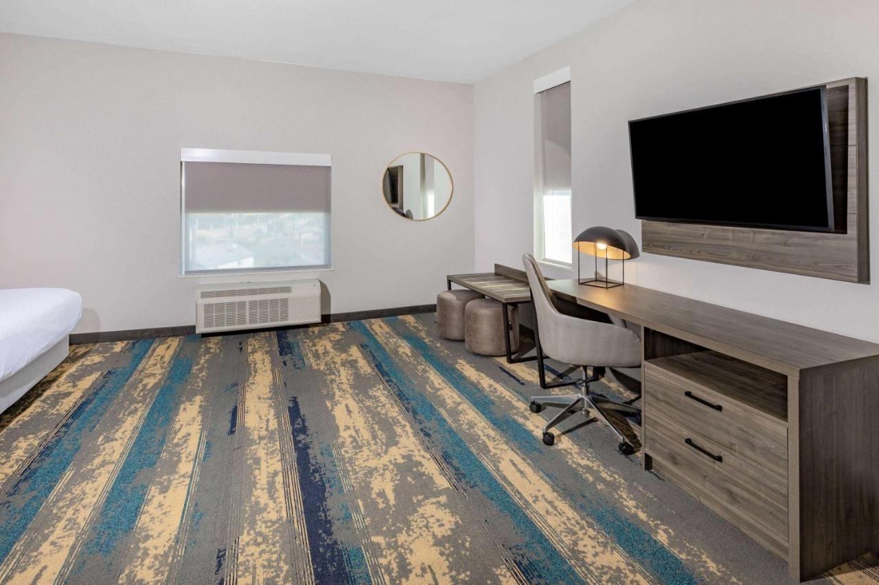La Quinta Inn & Suites By Wyndham Galveston North At I-45 Экстерьер фото